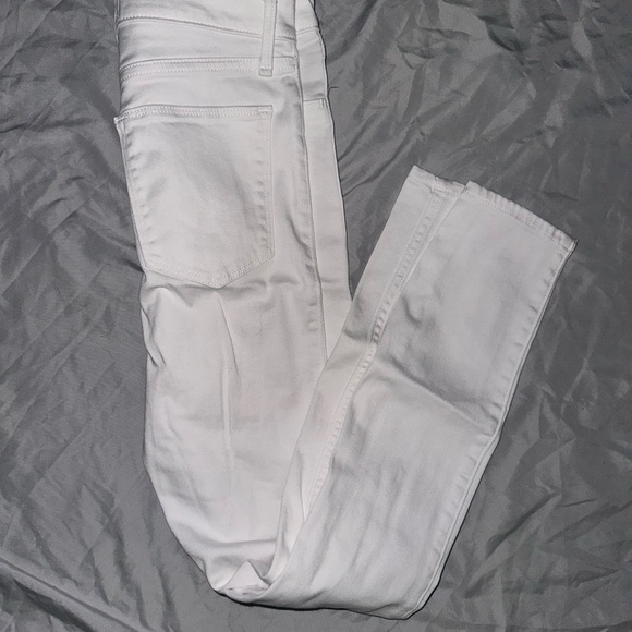 Abercrombie and Finch high-rise - Picture 3 of 3